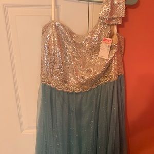 NEW women’s Deb Dress. Size 14 Large